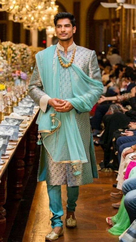 Indian Men Fashion Traditional, Middle Eastern Mens Fashion, Pakistan Traditional Clothing Men, Hindi Men Clothing, Persian Men Fashion, Indian Traditional Clothes Men, Indian Traditional Clothing Men, Arabic Traditional Clothing Male, Traditional Persian Clothing Men