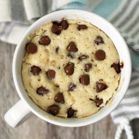 Best Ever Vanilla Mug Cake with Chocolate Chips Mug Cake In Oven, Quick Mug Cake, Single Serve Dessert Recipes, Vanilla Mug Cake, Peanut Butter Mug Cake, Chocolate Chip Cake Recipe, Chocolate Chip Mug Cake, Mug Cake Healthy, Easy Mug Cake