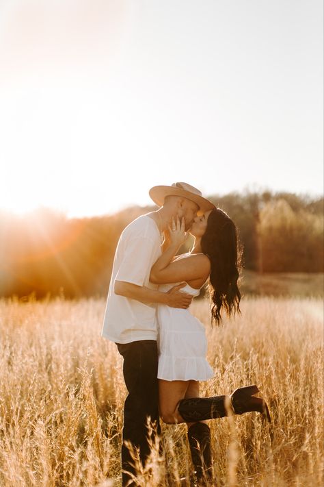 Engagement Photos Hay Bales, Field Photoshoot Aesthetic Couple, Fall Field Couples Pictures, Sunset Pictures With Boyfriend In A Field, Cute Couple Pics In Field, Sunflower Field Photoshoot Outfits Couple, Country Field Engagement Photos, Couples Pics In A Field, Wheat Field Couple Pictures