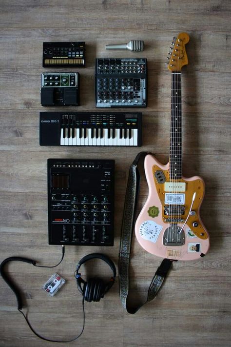 Home Music Rooms, Acoustic Guitar Music, Home Studio Setup, Guitar Obsession, Music Studio Room, Music Motivation, Classic Vibe, Cool Electric Guitars, Home Studio Music