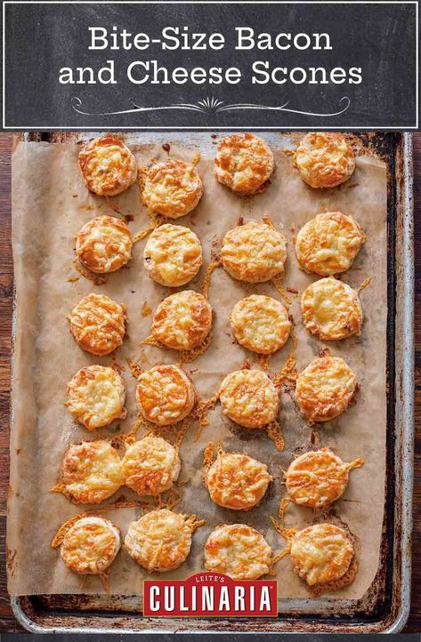 These buttery, flaky, bite-size bacon and cheese scones could not be cuter. Perfect as a snack any time of the day. #cheese #bacon #snack #kids #easy Holidays Appetizers, Savory Scones Recipe, Cheese Scone Recipes, Mini Scones, Scones Recipe Easy, Scones Easy, Cheese Scones, Savory Cheese, Savory Scones