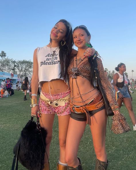 cassie jekanoski | i saw @honeymoon last night and that’s all that matters | Instagram Nz Festival Outfit, Rave 2024 Outfits, Creative Festival Outfits, Festival Inspo 2024, Unique Festival Outfits, Festival Outfit Inspo 2024, House Festival Outfit, Chill Rave Outfits, Cool Festival Outfits