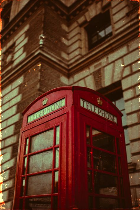 London TelephoneBooth Vintage Retro Iconic British Red Photography Print Travel England Urban OldFashioned Nostalgia Decor Photograph BritishCulture City Cityscape Tourist | Londres Vintage Retro | ロンドン ビンテージ レトロ Vintage British Aesthetic, Nyc Wallpaper Aesthetic, London Aesthetic Vintage, Nostalgia Decor, Nostalgic Photography, Nyc Wallpaper, British Aesthetic, Travel England, Red Photography