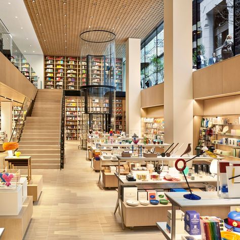 The Best Museum Gift Shops in New York City | Condé Nast Traveler Shops In New York, Gift Shop Interiors, Gift Shop Displays, Housewares Store, Souvenir Store, Museum Gift Shop, Museum Gift, Store Layout, Store Interiors