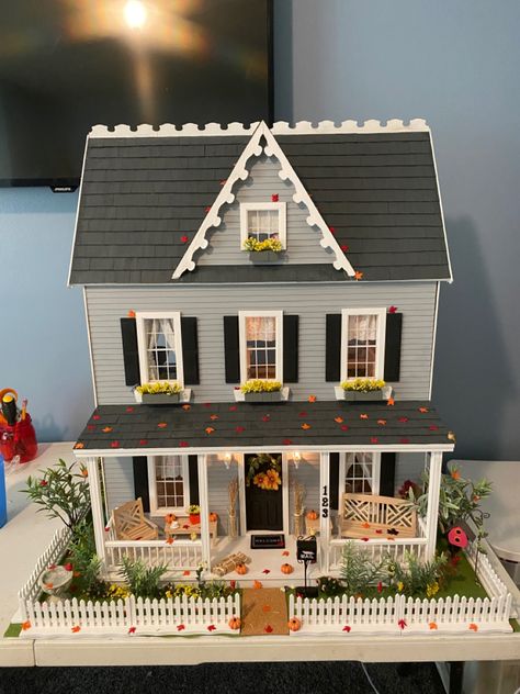 Dolls House Cottage, Doll House Ideas Exterior, Dolls House Exterior Ideas, Doll House Exterior Ideas, Vermont Farmhouse Jr Dollhouse Interior, Hobby Lobby Dollhouse, Dolls House Exterior, Doll House Exterior, Vermont Dollhouse