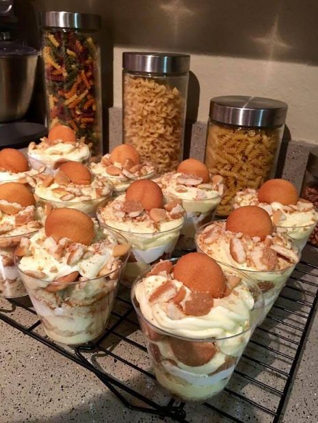 Banana Pudding Cake Cups – Page 2 – 99easyrecipes Dried Banana Chips, Homemade Vanilla Pudding, Cake Cups, Banana Pudding Cake, Homemade Banana Pudding, Vanilla Cake Mixes, Pudding Cups, Pudding Desserts, Pudding Cake