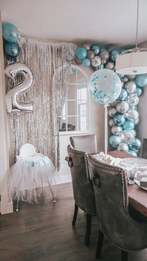 DIY and Decor — Erika Sherven Balloon Garland Tips, Diy Frozen Birthday Party, Frozen Diy Party, Elsa And Anna Birthday Party, Elsa Theme, Frozen First Birthday, Birthday Party Frozen, Frozen 3rd Birthday, Party Balloon Garland