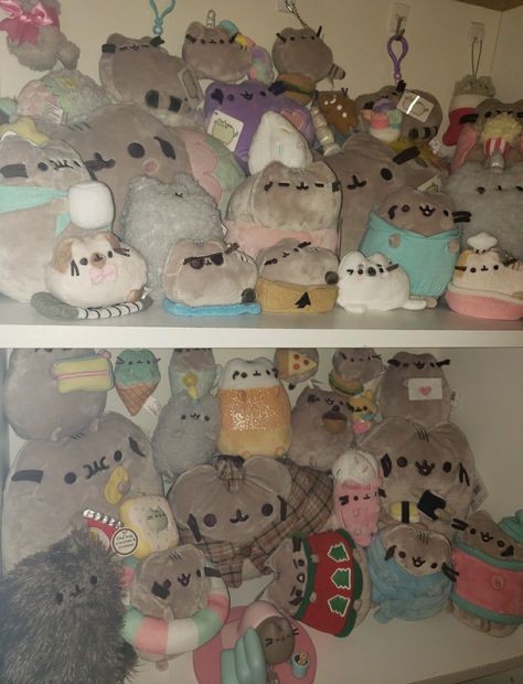 pusheen collection Pusheen Room, Pusheen Plushies, Pusheen Collection, Pusheen, Christmas List, Toy Chest, Christmas, Quick Saves