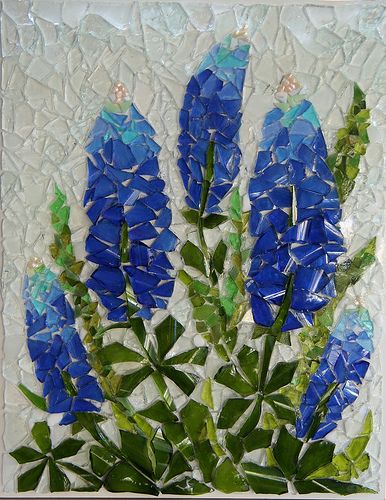 Bluebonnets could be done with paper for collage Mosaic Art Diy, Mosaic Garden Art, زجاج ملون, Afrique Art, Mosaic Stained, Mosaic Art Projects, Mosaic Tile Art, Glass Mosaics, Glass Mosaic Art