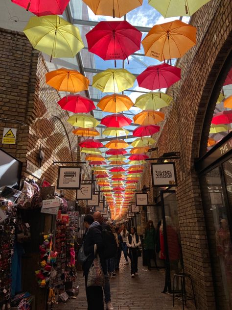 London Instagram Pictures, Markets In London, Umbrella Street, London 2023, Places In London, London Souvenirs, Camden Market, London Market, Camden London