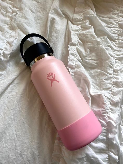 Hydro Flask Aesthetic, Flask Aesthetic, Pink Hydro Flask, Hydro Flask Water Bottle, Trendy Water Bottles, Pink Water Bottle, Cute Water Bottles, Travel Car, Pink Water