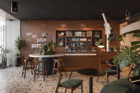 Check Out The First Listening Café & Bar In The Heart Of Kuala Lumpur - KL Foodie Coffee Shop Ideas Design Cafe Interiors, Vintage Interior Cafe, Listening Bar, Music Restaurant, Japanese Coffee Shop, Vinyl Cafe, Music Cafe, Cafe Idea, Library Cafe