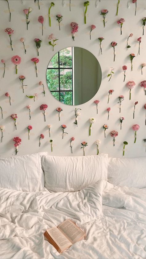 Flower Wall Behind Bed, Aesthetic Wall Decoration Ideas, Pastel Flower Bedroom, Wild Flower Bedroom Ideas, Wall Decor For Bedroom Aesthetic, Bedroom Ideas With Flowers, Flowers On The Wall Decoration, Aesthetic Dorm Wall Decor, Flowers Bedroom Aesthetic