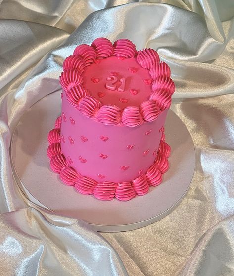 Hot pink Mini 💕 Tiny AND Pink?! 😱 Can it get any cuter Happy 21st birthday Elizabeth. I loved every second of creating this beauty Cake drum • @cakebonofficial 8” drum Food gel • @chefmaster (neon brite pink) Smoother • @sweet_escape001 Piping tips • @wiltoncakes Everything else! • @heb . . . . . #cakedecorating #cakedesign #cakes #cakesofinstagram #cakeart #cakedecorator #cakecakecake #cakestyle #cakelover #cakelove #baker #bakery #fondant #fondantcakes #fondantart #fondantdecoratio... Pink 20 Birthday Cake, Hot Pink Cakes Birthday For Women, Pink And Teal Birthday Cake, Small Circle Cake, Cute Cakes For Girls Birthday, Pink Cakes For Girls Birthday, Pink Circle Cake, Mini Birthday Cake Ideas For Her, Small Pink Cake