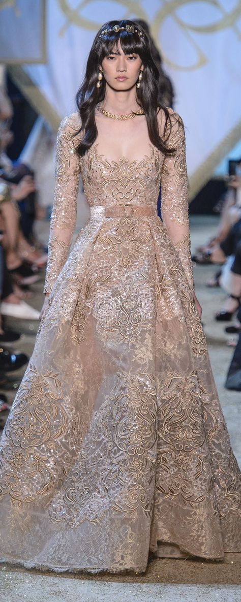 Elie Saab Fall-winter 2017-2018 - Couture - http://www.orientpalms.com/Elie-Saab-6834 - ©ImaxTree Wedding Winter Outfit, Elie Saab Dresses, Winter Bridesmaids, Ellie Saab, Elie Saab Fall, Wedding Winter, Ideas For Wedding, Couture Gowns, Gorgeous Gowns