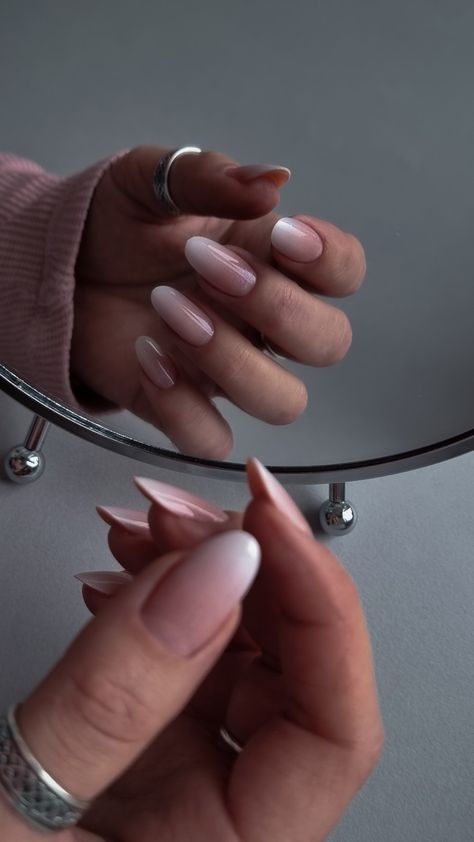 How To Take Nail Pictures For Instagram, Nail Art Photography Ideas, Nail Posing Ideas, Nails Pictures Ideas Instagram, Nails Pictures Ideas, Nail Model Photography, Nail Photography Ideas Instagram, Nail Fashion Photography, Nail Salon Aesthetic