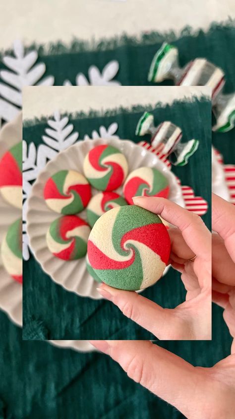 Christmas Swirl Cookies, Somewhere In My Memory, Cupcakes Decorating, Christmas Cookie Bars, Buttery Sugar Cookies, Easy No Bake Cookies, Peppermint Sugar Cookies, Delicious Christmas Cookies, Holiday Baking Recipes