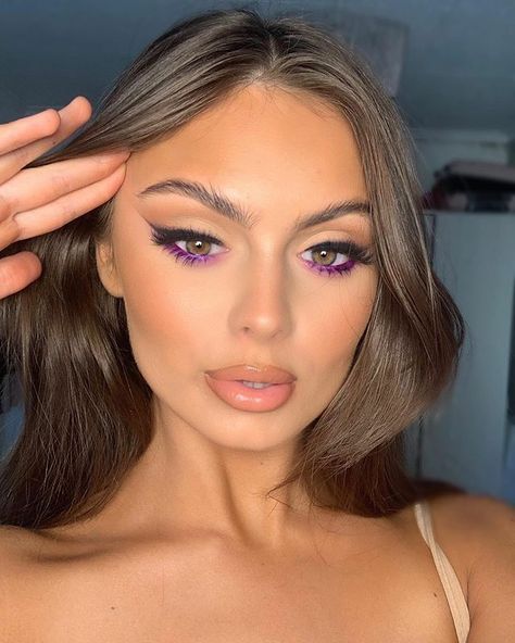 Purple Eyeshadow Looks Natural, Natural Glam Makeup Purple, Eye Focus Makeup, Pop Of Colour Makeup Looks, Eye Makeup Looks Purple, Makeup For A Purple Outfit, Make Up Looks For Purple Dresses, Cheer Makeup Competitive Purple, Pop Of Colour Eyeshadow