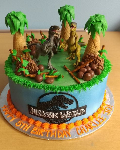 This 5 year old LOVED her Jurassic World birthday cake! Jurassic World Birthday Cake, Dinosaur Cake For Boys, Park Birthday Party Ideas, World Birthday Cake, Dinosaur Cakes For Boys, Jurassic World Birthday, Jurassic World Cake, Dino Birthday Cake, Park Birthday Party