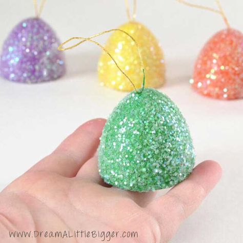 21 DIY Candy Decorations For Christmas - Rustic Crafts & DIY Giant Gumdrops Diy, Gumdrop Ornaments, Candy Christmas Tree, Ornament Craft, Candy Ornaments, Candy Decorations, Candy Christmas Decorations, Diy Candy, Christmas Ornaments Homemade