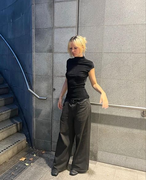 An Demeulemeester, New Outfit Ideas 2024, Styling Basic Clothes, All Black Outfits Aesthetic, Black Fit Aesthetic, Black Top Outfits, Summer Black Outfits, Black Style Outfit, All Black Outfit Summer