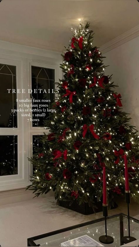 Christmas Tree Inspo, Christmas Dreaming, Christmas Apartment, Cozy Christmas Decor, Christmas Decor Inspiration, Classy Christmas, Christmas Tree Inspiration, Christmas Interiors, Christmas Themes Decorations