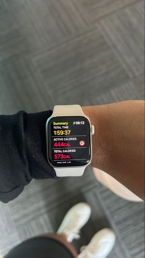 Apple Watch SE traditional weight lifting workout activity total active calories burned time worked out Apple Watch Aesthetic Fitness, Apple Watch Gym Aesthetic, Apple Watch Exercise Aesthetic, Apple Watch Aesthetic Workout, Workout Apple Watch, Running Aesthetic Apple Watch, Apple Watch Fitness Goals, Running Apple Watch, Apple Watch Running Aesthetic