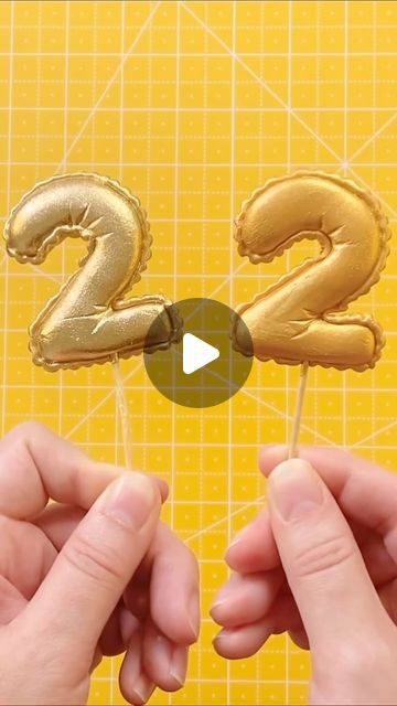 Fondant Balloons, Fondant Numbers Topper, Lollipops Diy, Fondant Numbers, Numbers Cake, Minions Cake, Balloon Numbers, How To Make Balloon, Wafer Paper Flowers