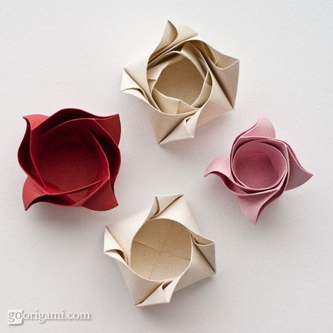 How to make an Origami Valentines Rose Box! Origami Kutu, Roses Valentine, Rosen Box, Origami Rose, Folding Origami, Valentines Roses, Origami Box, Diy Origami, Origami Flowers