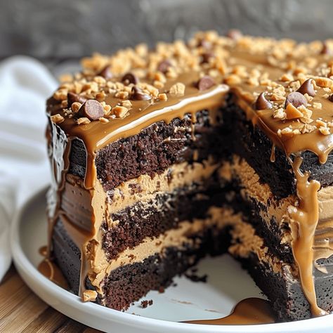 Chocolate Peanut Butter Salted Caramel Toffee Cake, Chocolate Peanut Butter Caramel Cake, Peanut Butter Caramel Cake, Chocolate Caramel Coffee Cake, Peanut Butter Desserts Recipes, Peanut Butter Mouse Cake Filling, Chocolate Toffee Cake, Caramel Toffee Cake, Chocolate And Caramel Cake