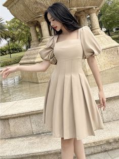 Summer Dress Ideas, Designer Summer Dresses, Summer Elegance, Girls Dress Outfits, Beautiful Casual Dresses, Play Button, Stylish Short Dresses, Cute Dress Outfits