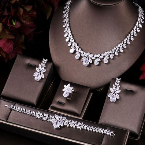 Jewellery Set Bridal, Diamond Necklace Jewelry, Jewelry For Bride, Luxury Diamond Jewelry, Silver Bridesmaid, Diamond Necklace Designs, Fancy Jewellery Designs, Bridal Diamond Jewellery, Necklace Ideas