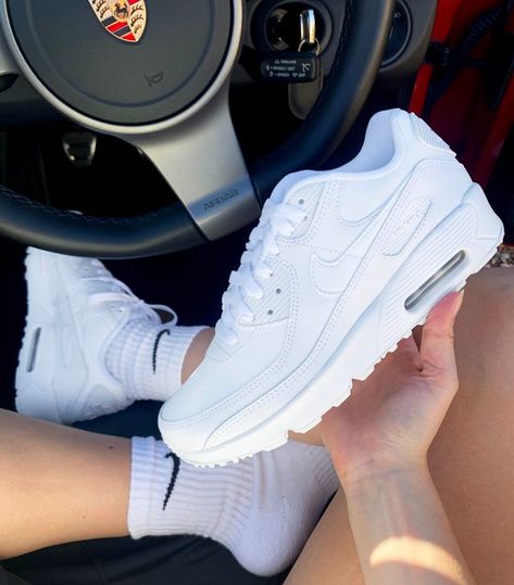 White Air Max Outfit, Air Max Outfit, Nike Airmax Plus, Nikes Nike, Nike Air Max 90 White, Nike Air Force Max, Air Max Day, 40 Women, Tenis Nike