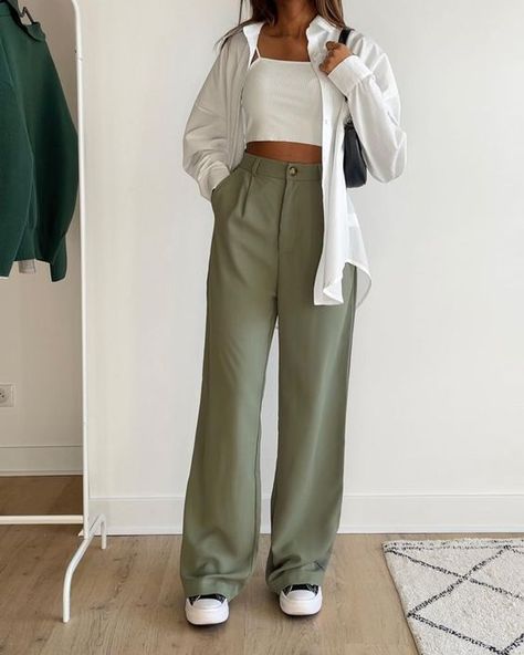 Spring outfits | Trendy outfits spring Olive Pants Outfit, Cozy Spring Outfits, Outfit Ideas March, Olive Green Outfit, Green Pants Outfit, Cute And Aesthetic, Trendy Spring Outfits, Looks Pinterest, Minimalist Fashion Women