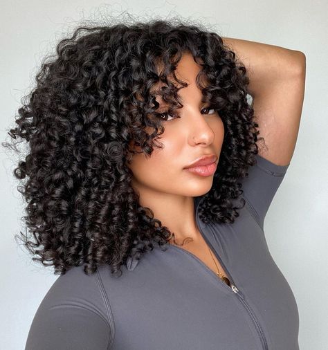 Layered Curly Haircuts, Natural Curly Hair Cuts, Medium Length Curly Hair, Highlights Curly Hair, Layered Curly Hair, Short Curly Haircuts, Medium Curly Hair Styles, Hair With Bangs, Haircuts For Curly Hair