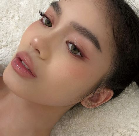 Membentuk Alis, Maquillage On Fleek, Mekap Mata, Soft Makeup Looks, Smink Inspiration, Ethereal Makeup, Edgy Makeup, Makeup Eye Looks, Asian Eye Makeup