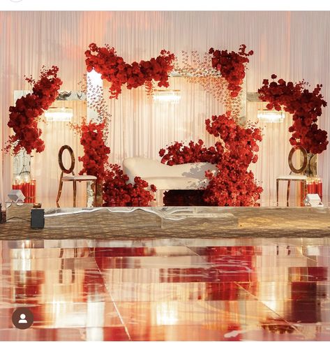 Red Wedding Receptions Ceremony Decor, Red Indian Wedding Decor, Red Wedding Decorations Elegant, Red And Gold Wedding Theme, Minimalist Reception, Rose Centerpieces Wedding, Asian Wedding Decor, Eastern Wedding, Reception Stage Decor