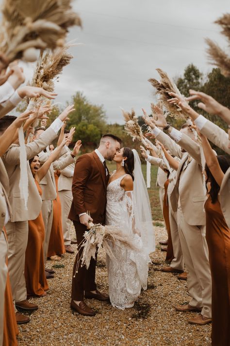 Terracotta Wedding Party, Wedding Groomsmen Attire, Rusting Wedding, Fall Wedding Photos, Terracotta Wedding, Brown Wedding, Wedding Groomsmen, Wedding Theme Colors, Future Wedding Plans