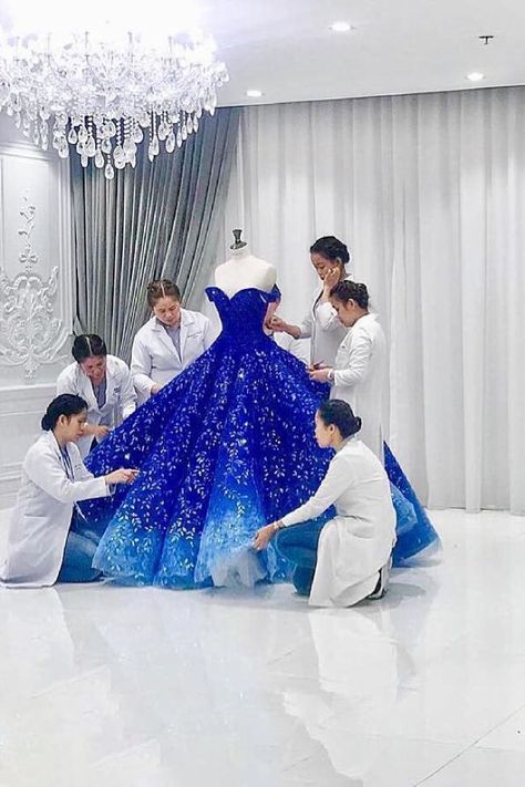 Leaf lace appliqued royal blue to ocean blue ombre designer ball gown with off-the-shoulder sweetheart neckline. Off Shoulder Ball Gown, Quinceanera Dresses Blue, Blue Ball Gowns, Pretty Quinceanera Dresses, Blue Wedding Dresses, Gowns Prom, Cute Prom Dresses, Ball Gowns Evening, Pretty Prom Dresses