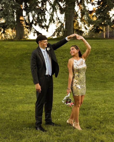 HOCO 2024🪩💐 Hoco Pics Couple Black, Hoco Pic Poses Couple, Hoco Pic Ideas With Date, Homecoming Dance Poses, Homecoming Pics With Date, Double Date Hoco Pictures, Homecoming Picture Ideas For Couples, Hoco Couple Poses, Couple Hoco Poses