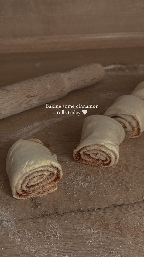 Cinnamon Rolls Caption, Baking Aesthetic Story, Baking Stories Instagram, Cinnamon Rolls Instagram Story, Baking Story Instagram, Baking Instagram Story Ideas, Insta Story Ideas Food, Cinnamon Rolls Photography, Baking Instagram Story