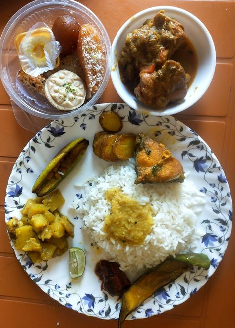 Bengali nonveg thali prepared on the occasion of my best friend's birthday. 22/3/22 Bengali Food Thali, Food Thali, Lunch Thali, Homemade Paneer, Indian Lunch, Birthday 22, Variety Food, Best Friend's Birthday, Paneer Recipe