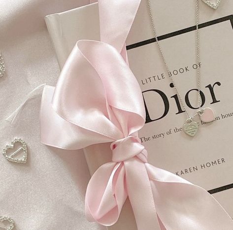 Dior Girl, Insta Highlights, Seni Vintage, Return To Tiffany, Soft Pink Theme, Baby Pink Aesthetic, Pink Life, Rose Pastel, Pastel Pink Aesthetic