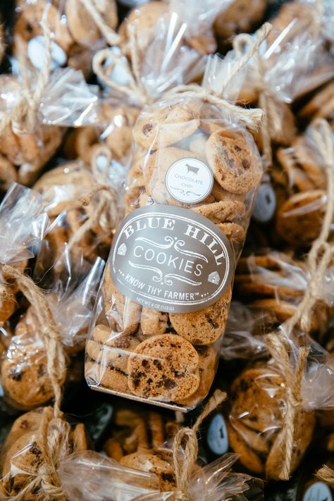 Cookie Shipping Ideas, Baked Good Package, Bakery Giveaway Ideas, Chocolate Chip Cookie Display, Cookie Staging, Chocolate Chip Cookies Packaging, Cookies Business Ideas, Mini Cookies Packaging, Creative Cookie Packaging