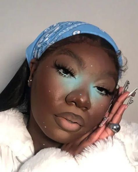 5 Tik Tok Beauty Gurus You Need To Follow Tik Tok Beauty, Bright Undereye, Festival Makeup Looks, Under Eye Makeup, Blue Makeup Looks, Cool Makeup Looks, Ethereal Makeup, Photoshoot Makeup, Unique Makeup