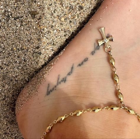 Jewelry Cross, Foot Tattoo, Tattoo Tattoo, Cross Jewelry, Tattoo Inspo, Gold Gold, Anklets, Gold Jewelry, Tattoos