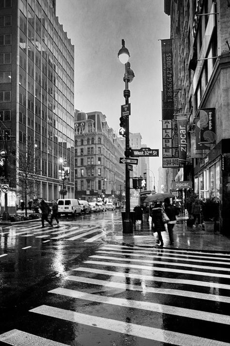 New York City - city of wonders (and city containing Coney Island!) Photographie New York, Journal Photos, Black And White Photo Wall, Fotografi Kota, New York Black And White, Black And White Picture Wall, Tapeta Galaxie, Black And White Photograph, Black And White Aesthetic