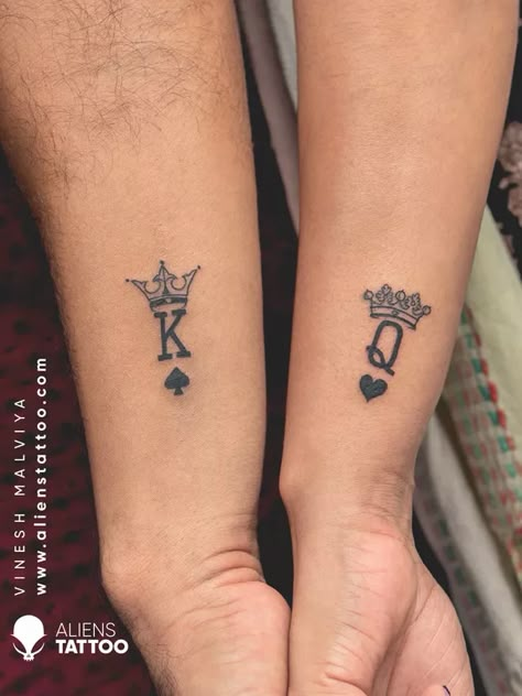 Wedding Anniversary Tattoo, Tattoos Unique Meaningful, Anniversary Tattoos, Tato Naruto, Couple Wrist Tattoos, Aliens Tattoo, Anniversary Tattoo, Partner Tattoos, Couple Tattoos Unique Meaningful