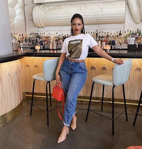 Mihlali Ndamase, Casual Chic Outfits, Mom Jeans Outfit, Classy Casual Outfits, Classy Casual, Casual Chic Outfit, Tshirt Outfits, Looks Style, Lookbook Outfits