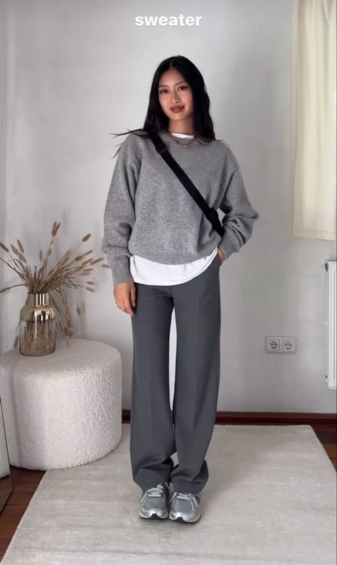 Gray Sneakers Outfit, Simple Autumn Outfits, Gray Pants Outfit, Gray Sweater Outfit, Grey Trousers Outfit, Outfit Trabajo, Love Outfits, Grey Sweater Outfit, Elegantes Outfit Damen